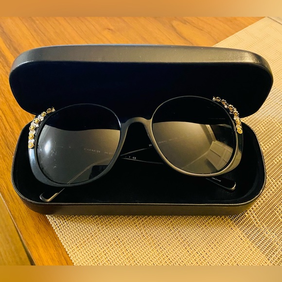 Coach Women’s Flower Sunglasses Black Frames Lenses With Coach Case - Picture 1 of 4